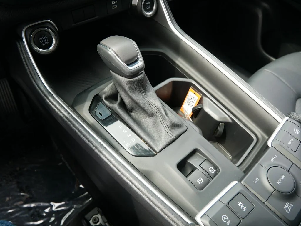 Used 2025  Toyota XLE image 20