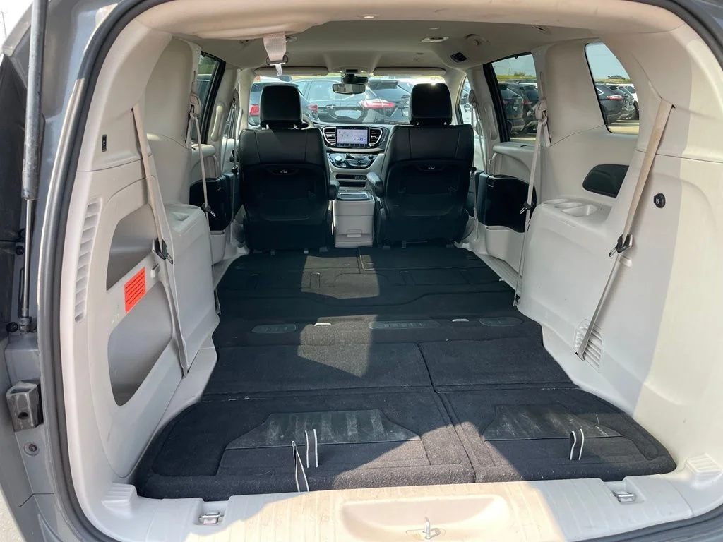 Used 2023 Ceramic Gray Clearcoat Chrysler Touring L image 30