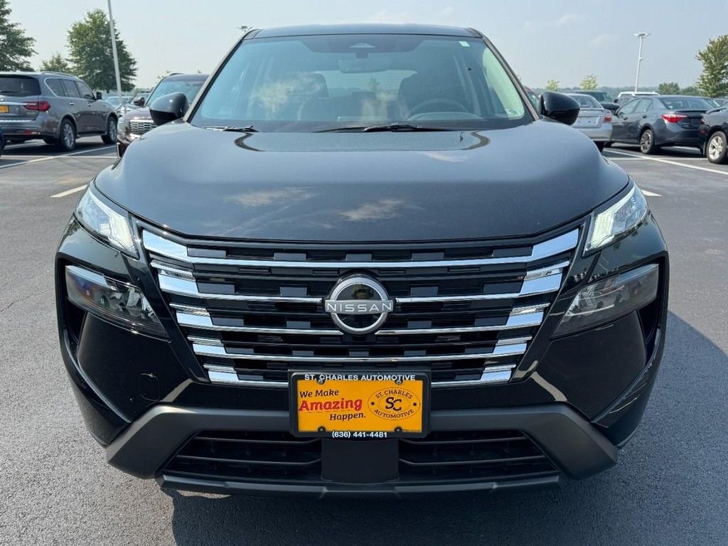 Used 2025 Black Nissan SV image 9