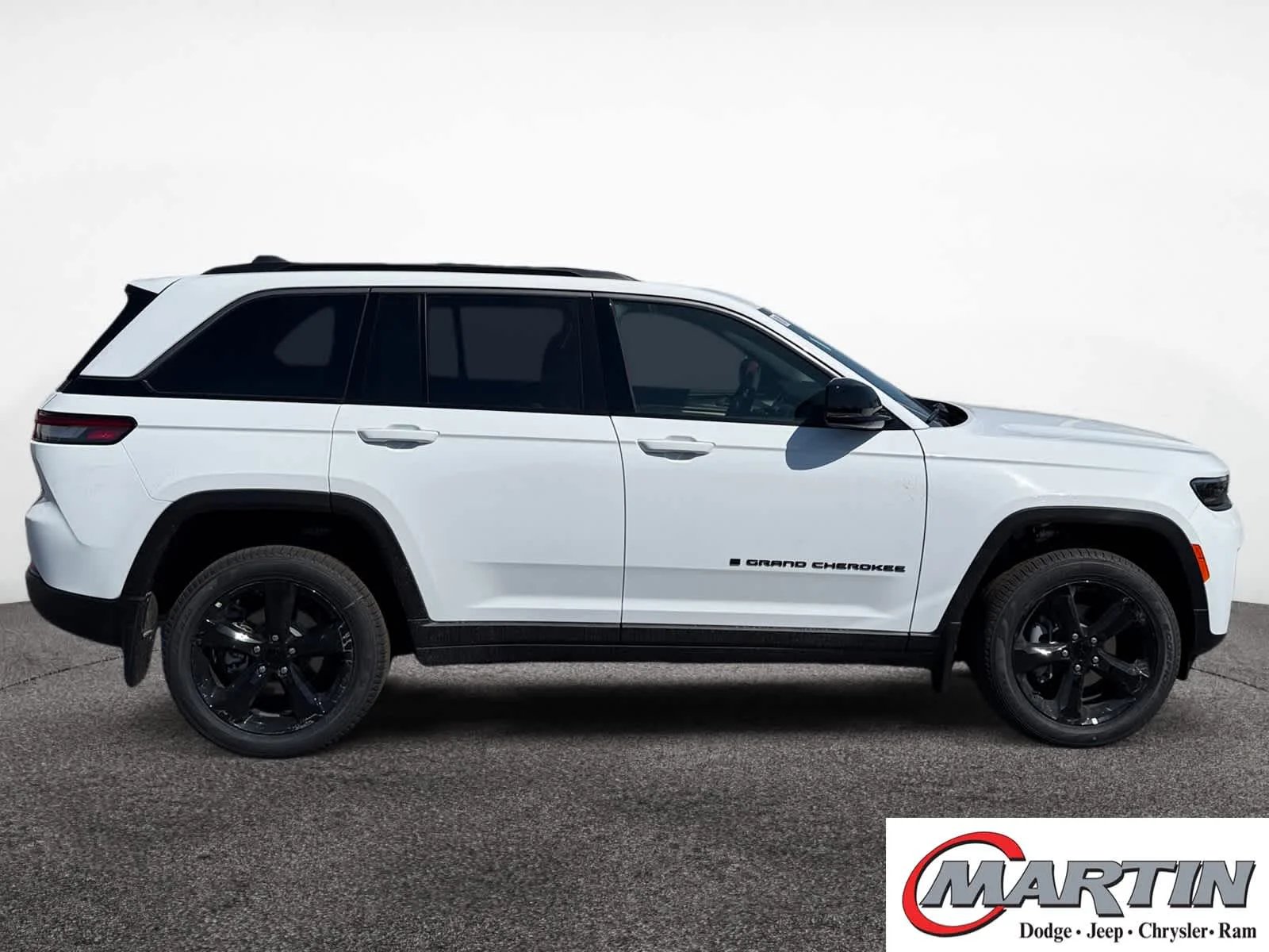 New 2026 Bright White Clear-Coat Exterior Paint Jeep Limited image 6