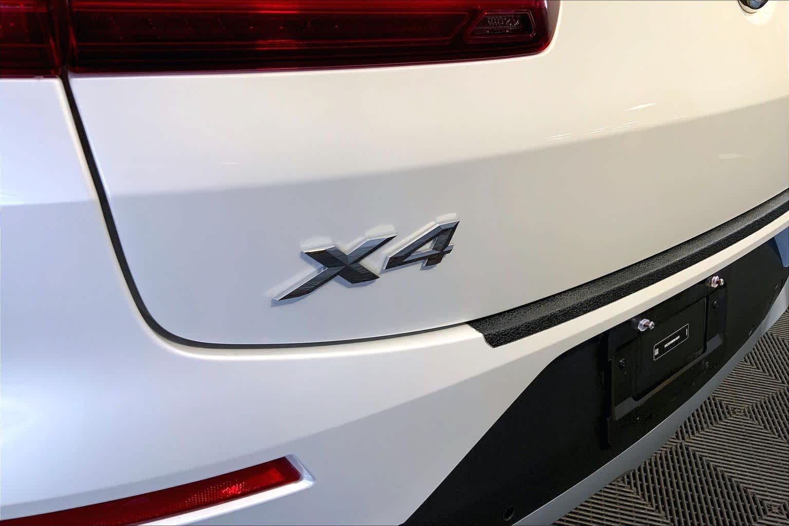 Used 2024 Alpine White BMW xDrive30i image 19