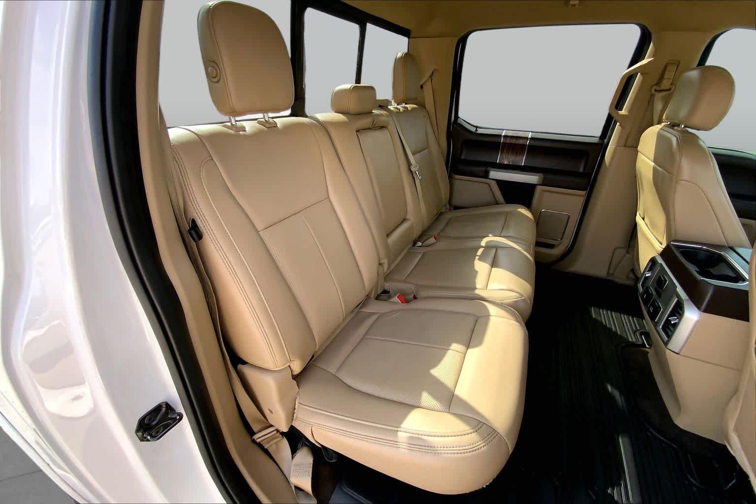 Used 2019 White Platinum Metallic Tri-Coat Ford LARIAT image 20