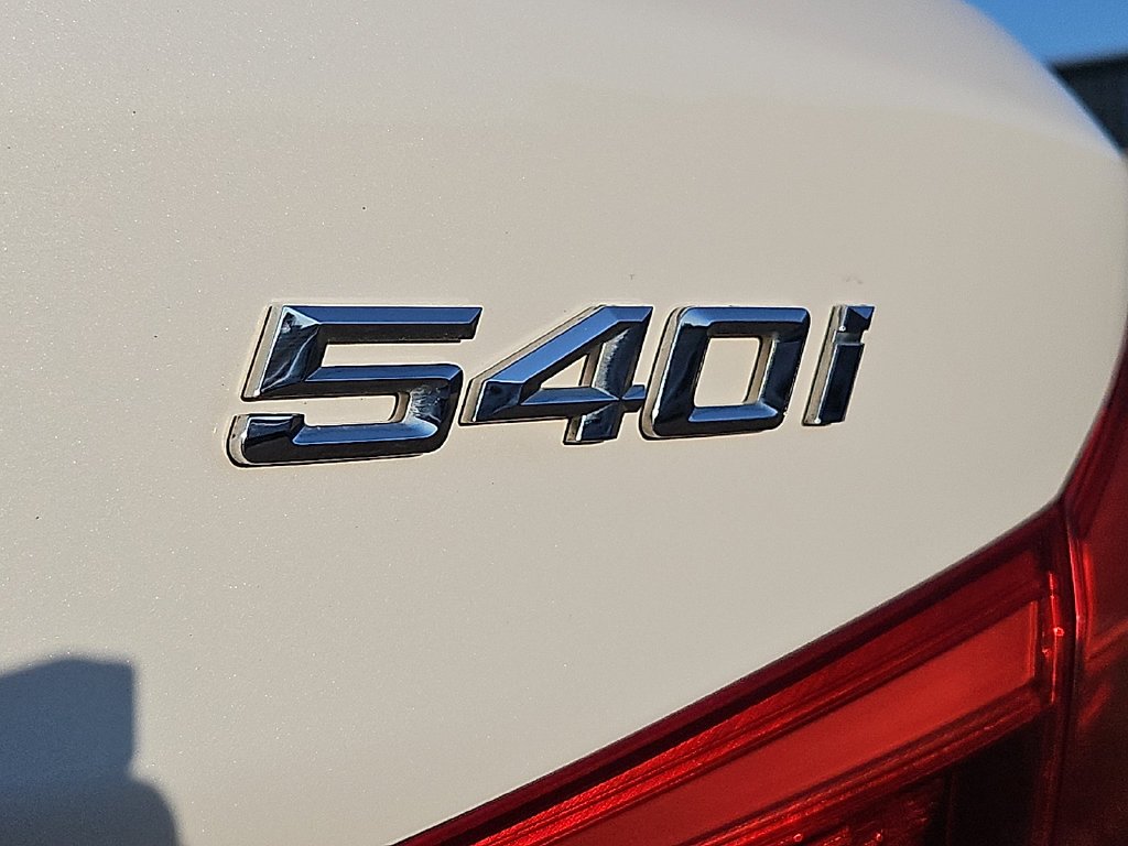 Used 2018 White BMW 540i xDrive image 14