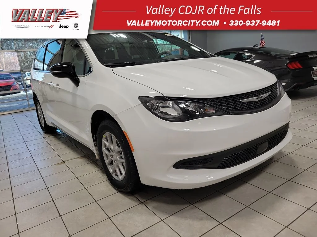 2026 Chrysler Voyager LX's photo