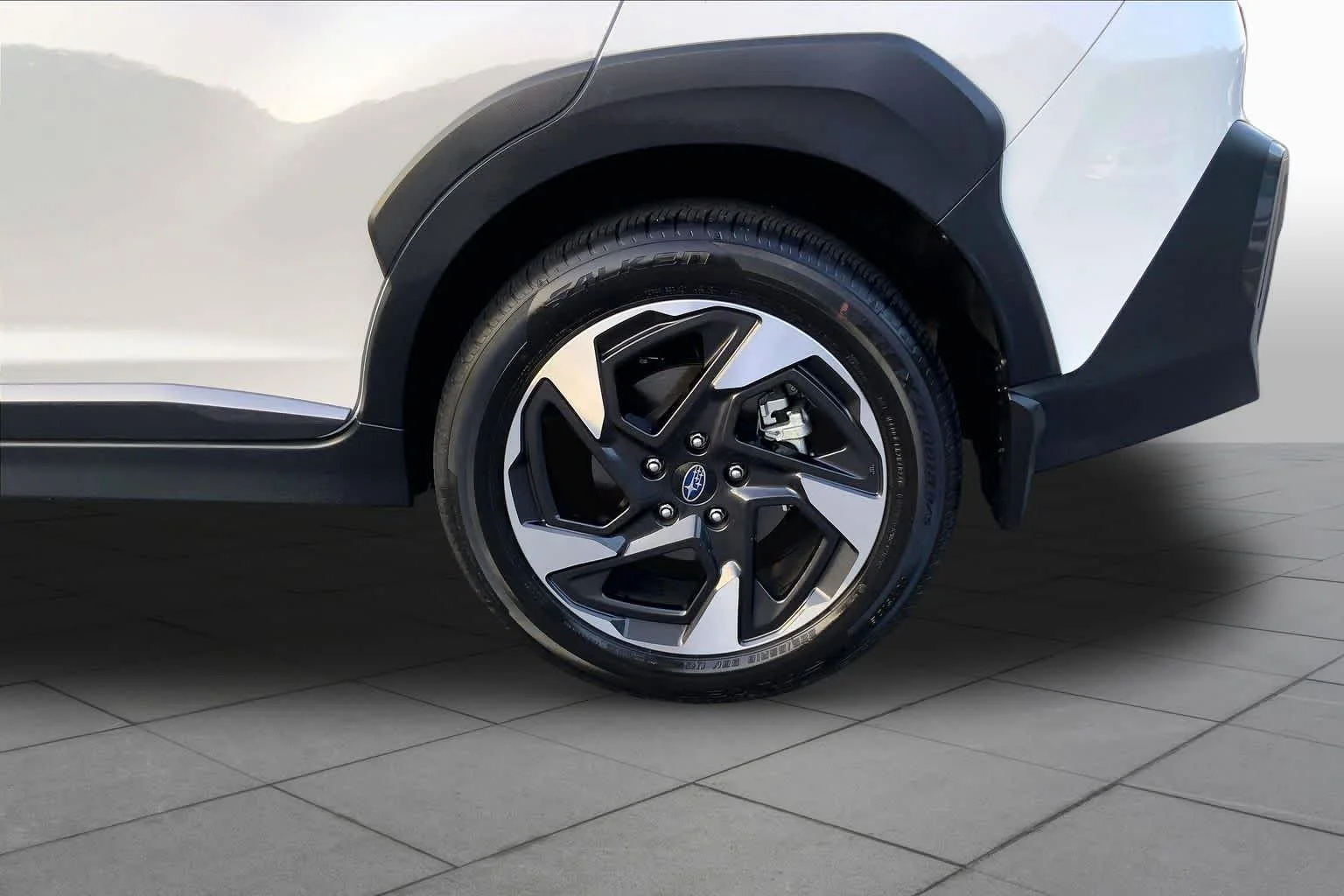 Used 2025 W3P/Crystal Whi Subaru Limited image 11