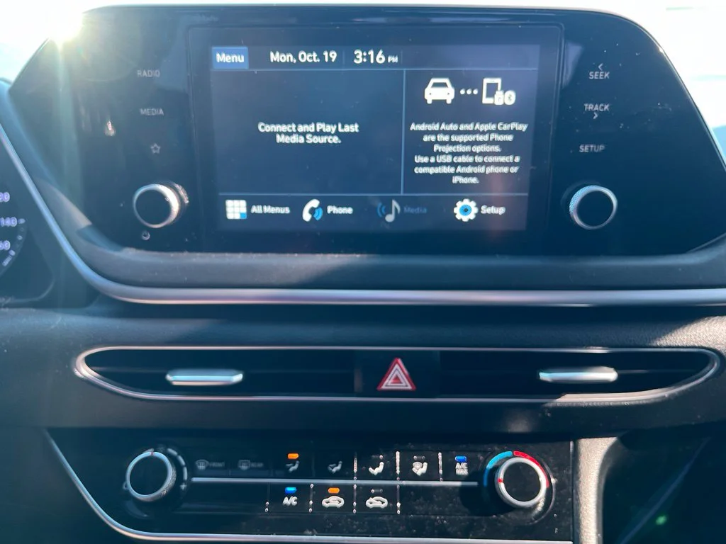 Used 2020 Gray Hyundai SE image 13