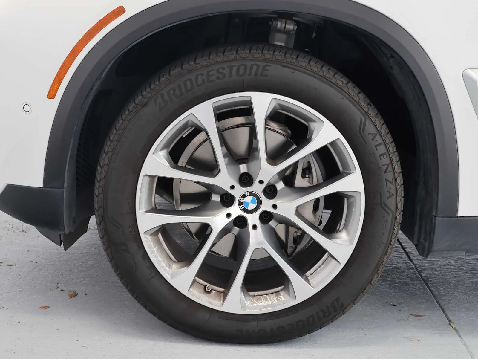 Certified Used 2026 Alpine White BMW xDrive40i image 9
