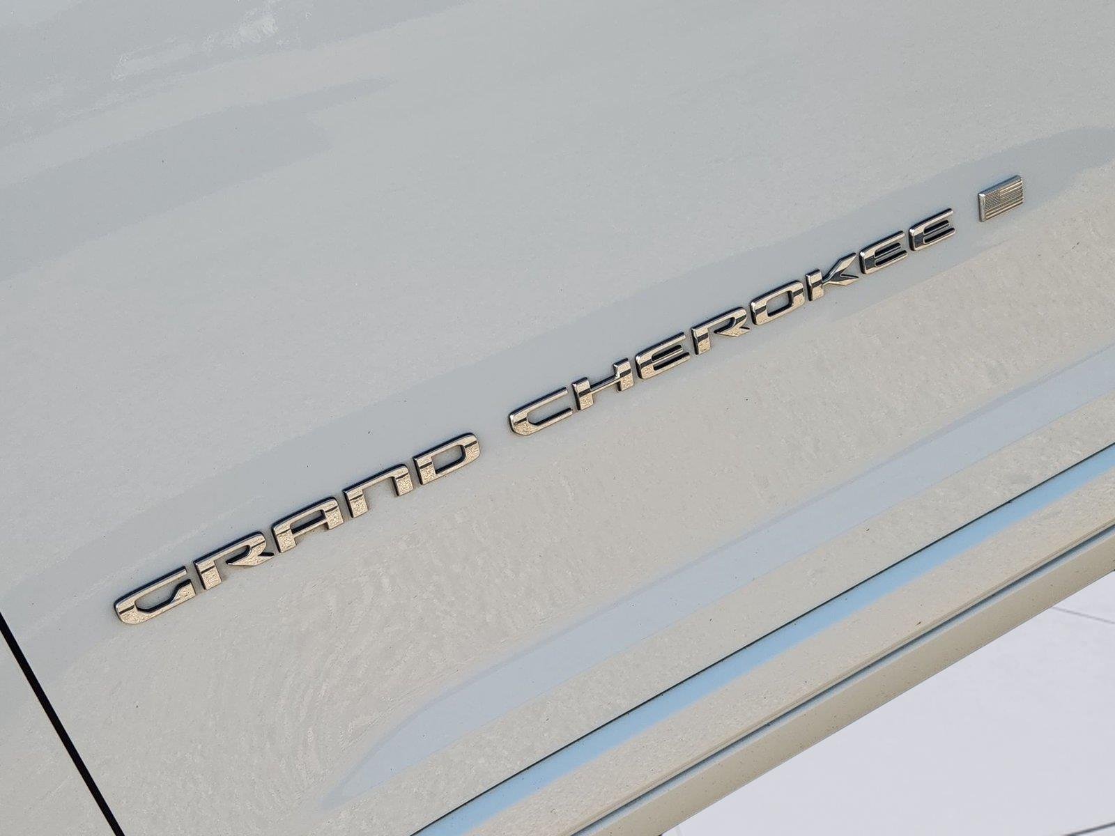 2022 Jeep Grand Cherokee photo 33 of 35
