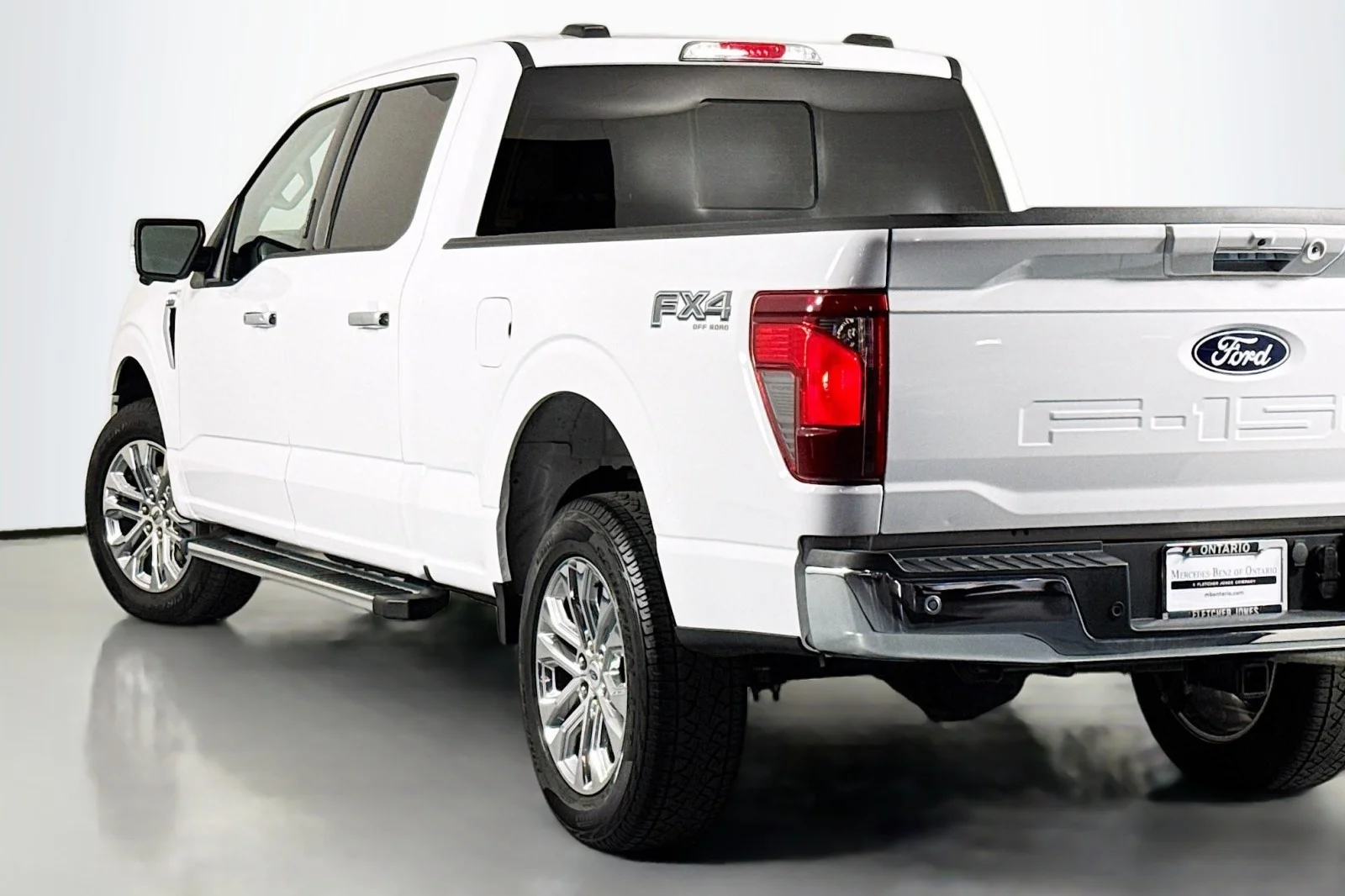 Used 2024 Oxford White Ford XLT 4X4 Supercrew image 16