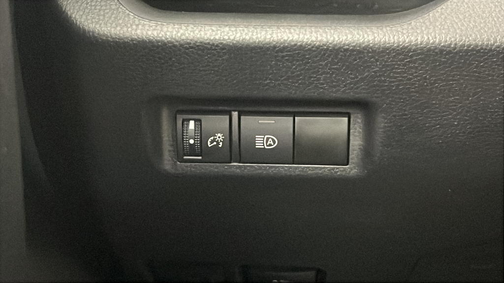 2022 Toyota RAV4 LE - Photo 26
