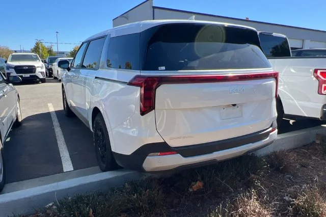 Used 2025 White Kia LXS image 6