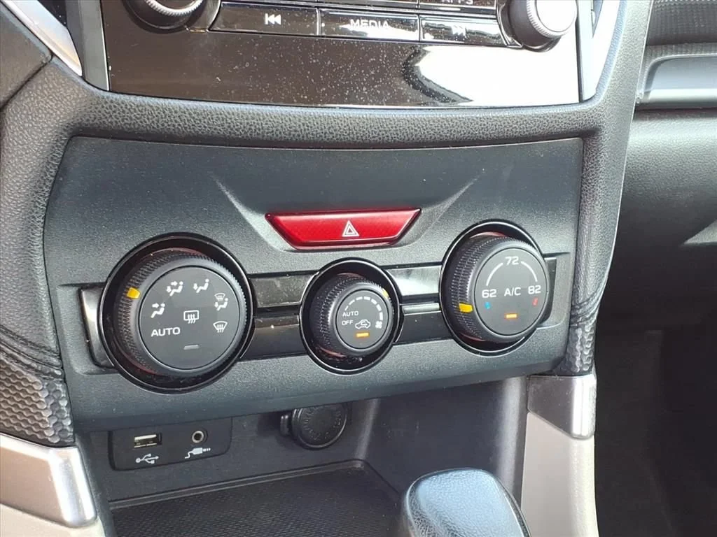Used 2023 White Subaru  image 12