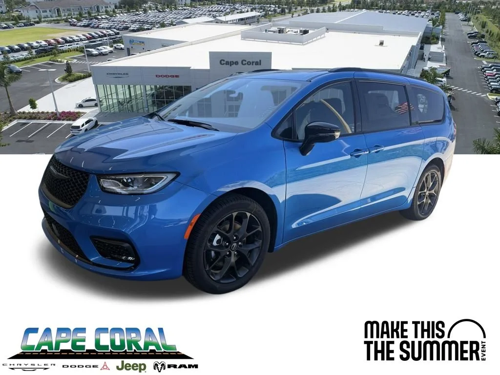 2026 Chrysler Pacifica Select's photo