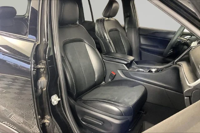 Used 2024 Black Jeep Altitude image 24