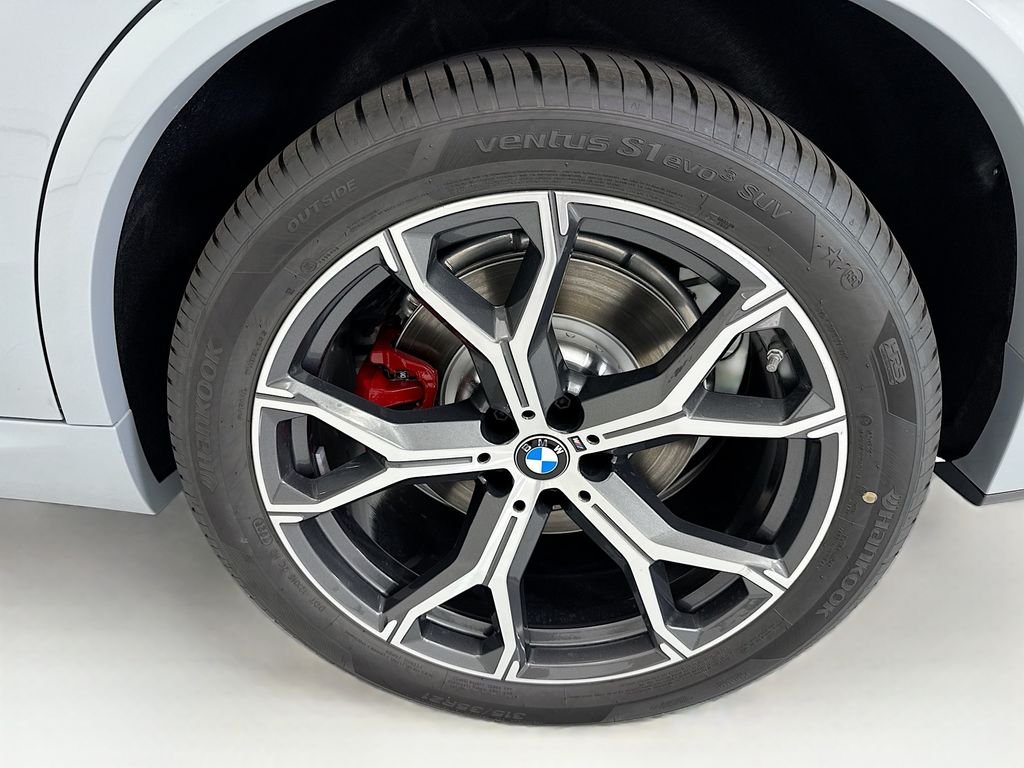 New 2026 Gray Metallic BMW xDrive50e image 30