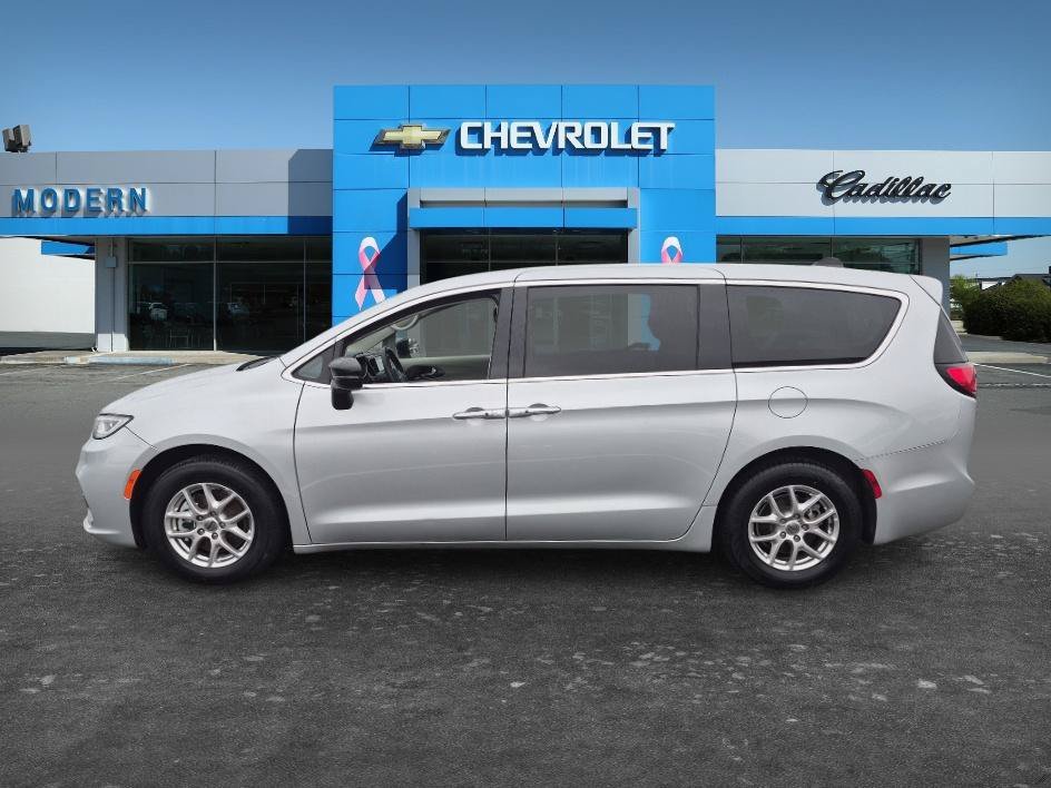 Used 2024 Silver Mist Clearcoat Chrysler Touring L image 2