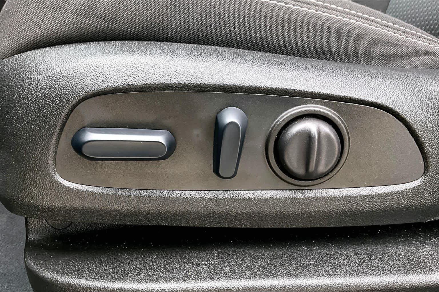 Used 2024 Ebony Twilight Metallic GMC SLE image 59