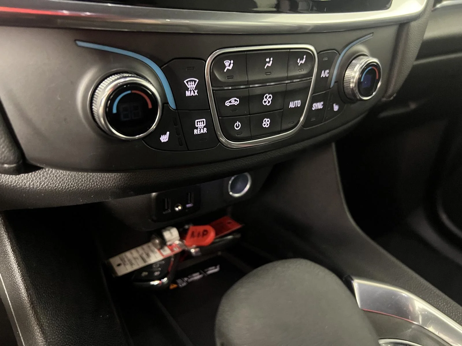 Used 2023 Iridescent Pearl Tricoat Chevrolet LT Cloth image 18