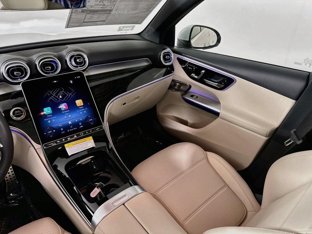 New 2027 MANUFAKTUR Moonlight White Metallic Mercedes-Benz GLC 350e image 59