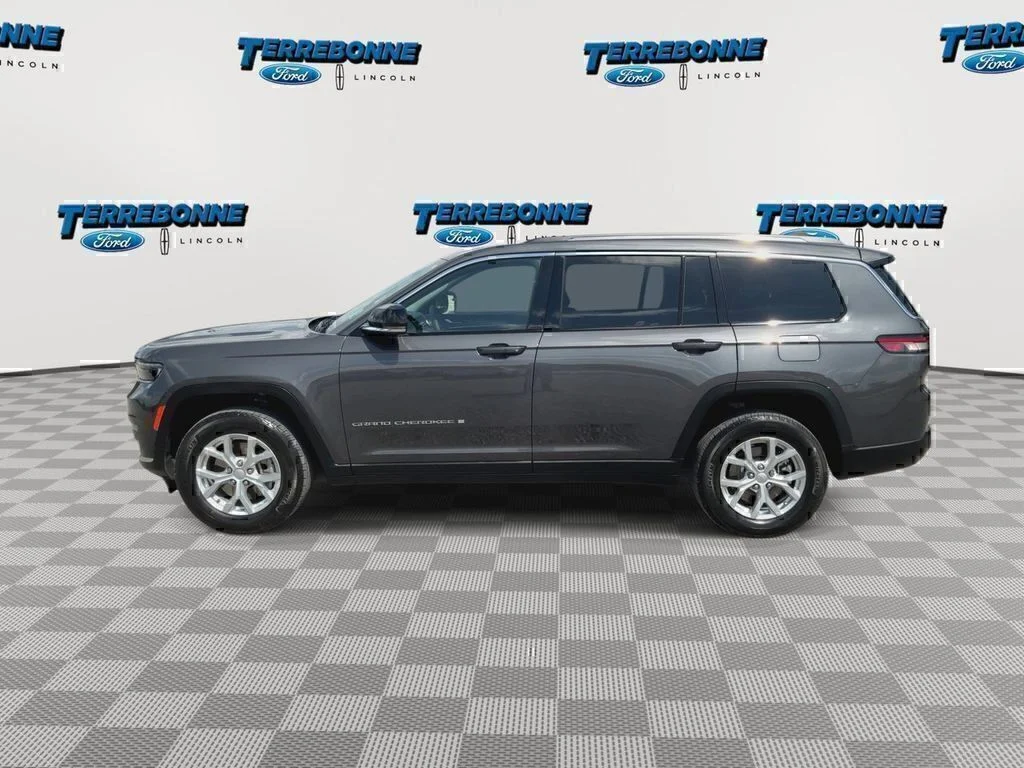 Used 2023 Metallic Jeep Limited image 5