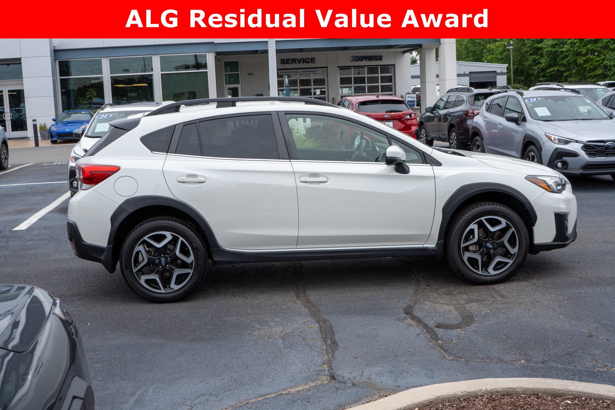 Used 2019 Crystal White Pearl Subaru Limited image 2