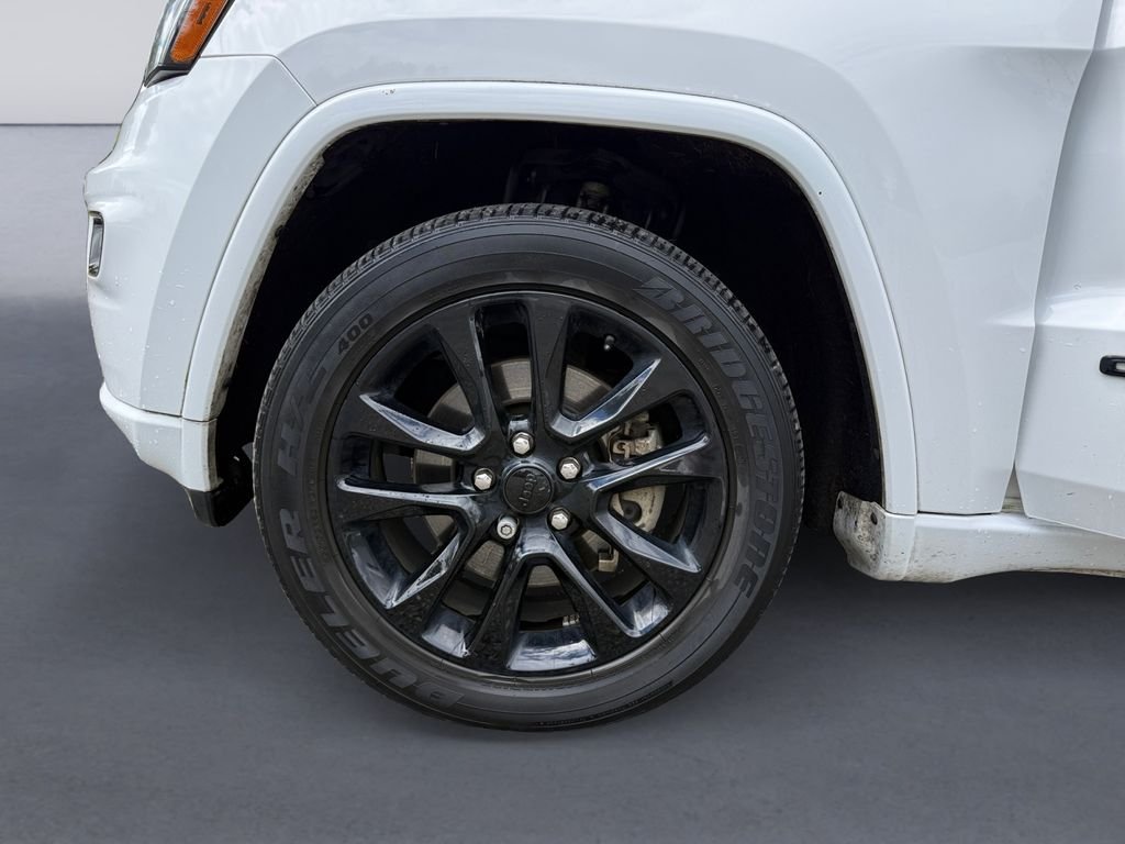 Used 2021 White Jeep Laredo X image 11