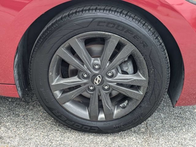 Used 2018 Red Hyundai Value Edition image 11