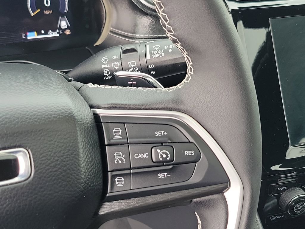 Certified Used 2025 Metallic Jeep Altitude X image 21