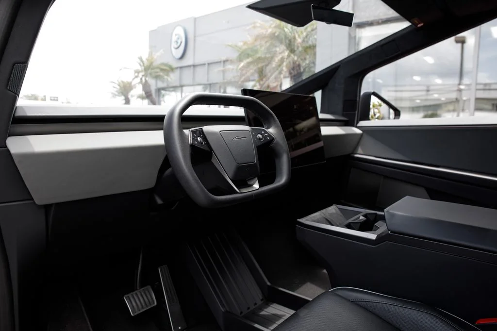Used 2025 Silver Tesla Base image 28