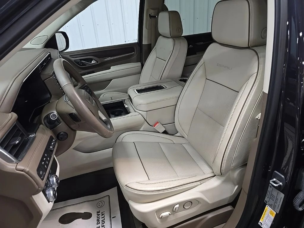 Used 2023 Titanium GMC Denali image 31