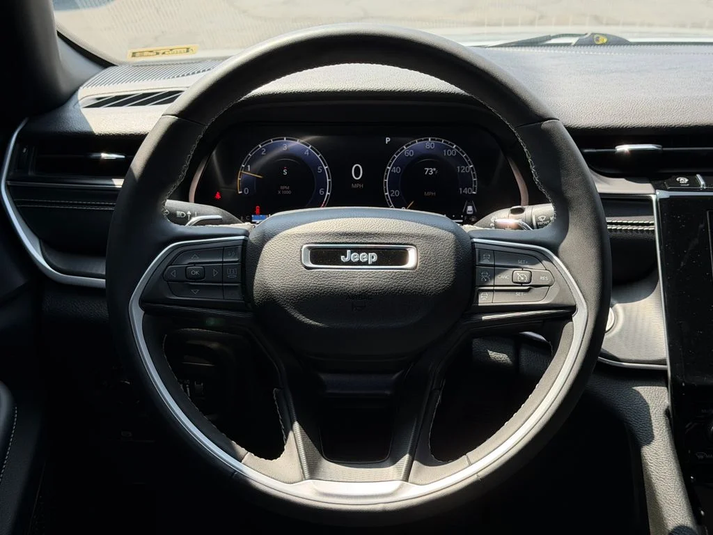 Used 2023 Silver Jeep Altitude image 25
