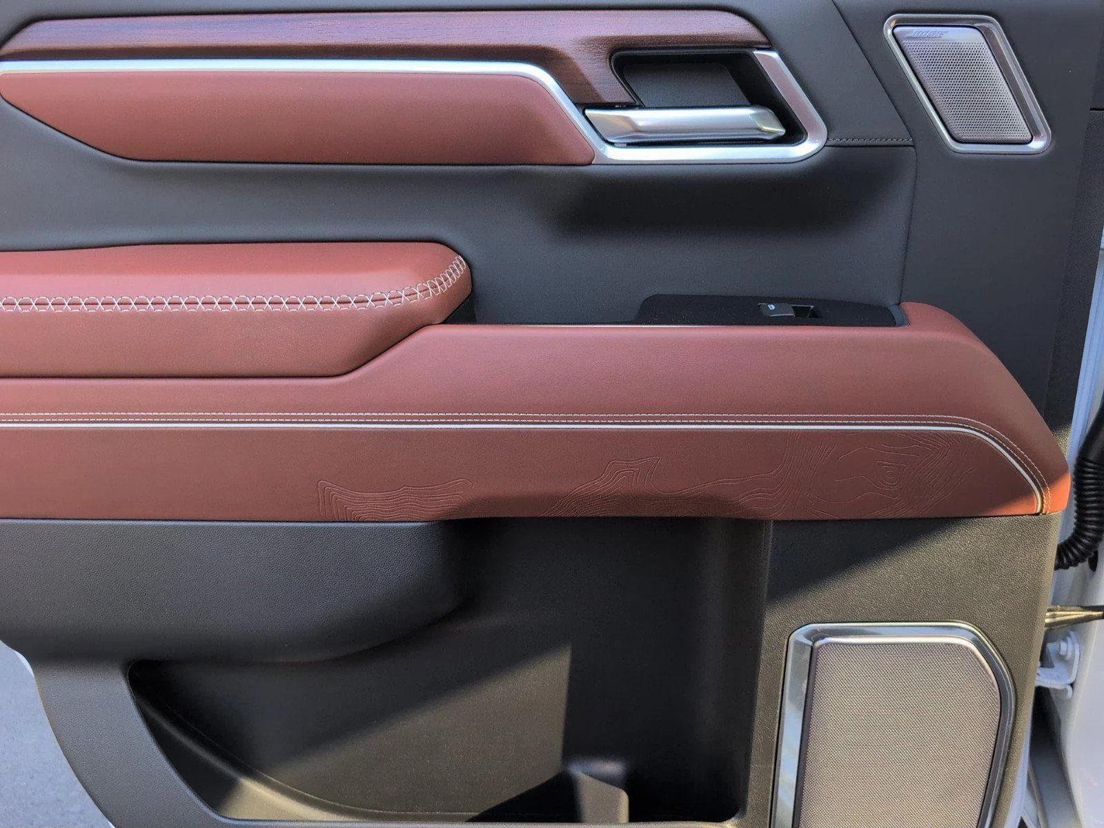 New 2026 Glacier White Tricoat GMC Denali Ultimate image 37