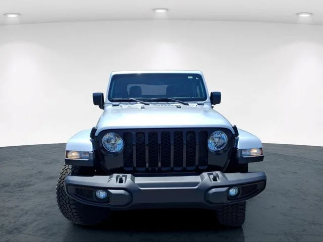 Used 2022 Silver Jeep Willys image 4