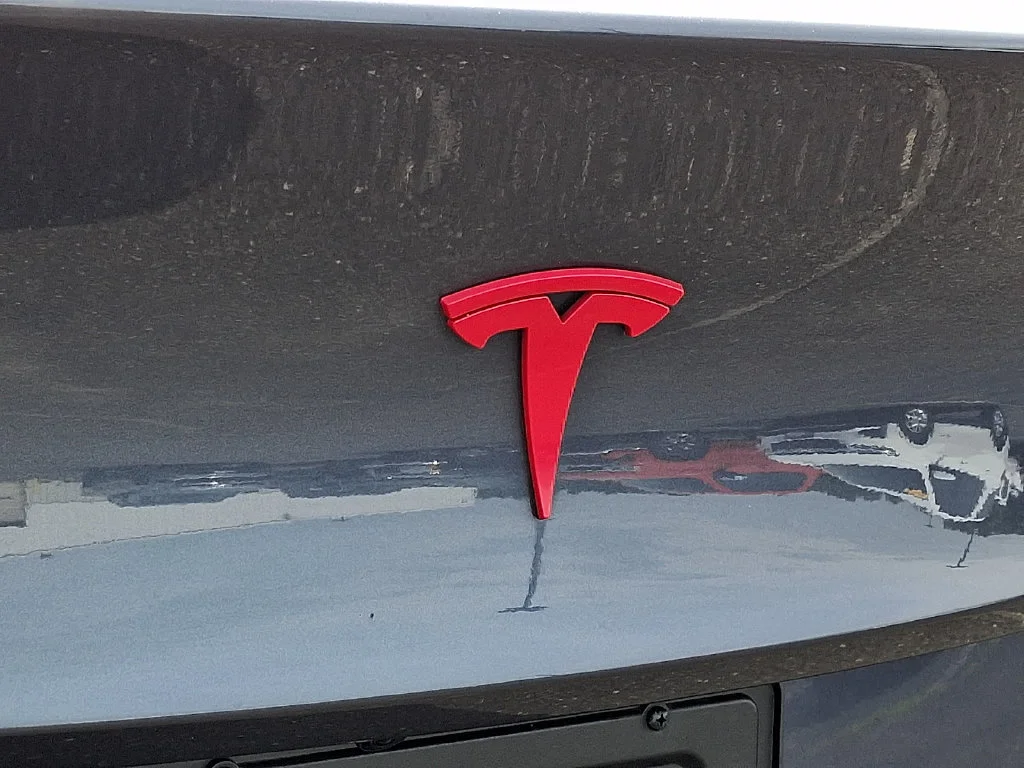 Used 2023  Tesla Long Range image 31
