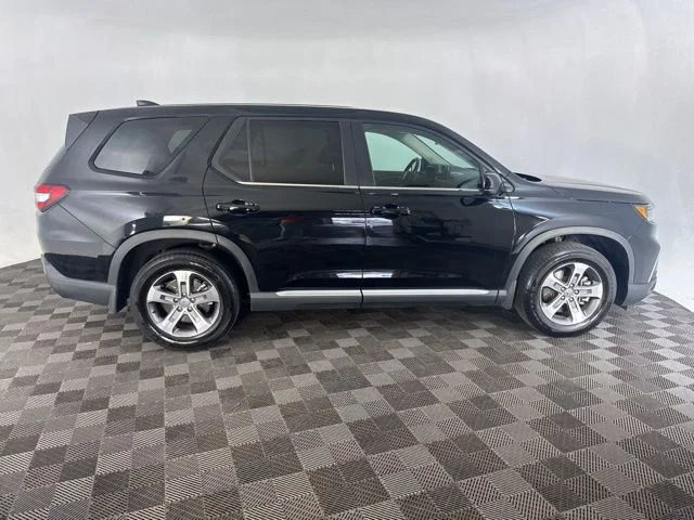 Used 2025 Black Honda EX-L image 4