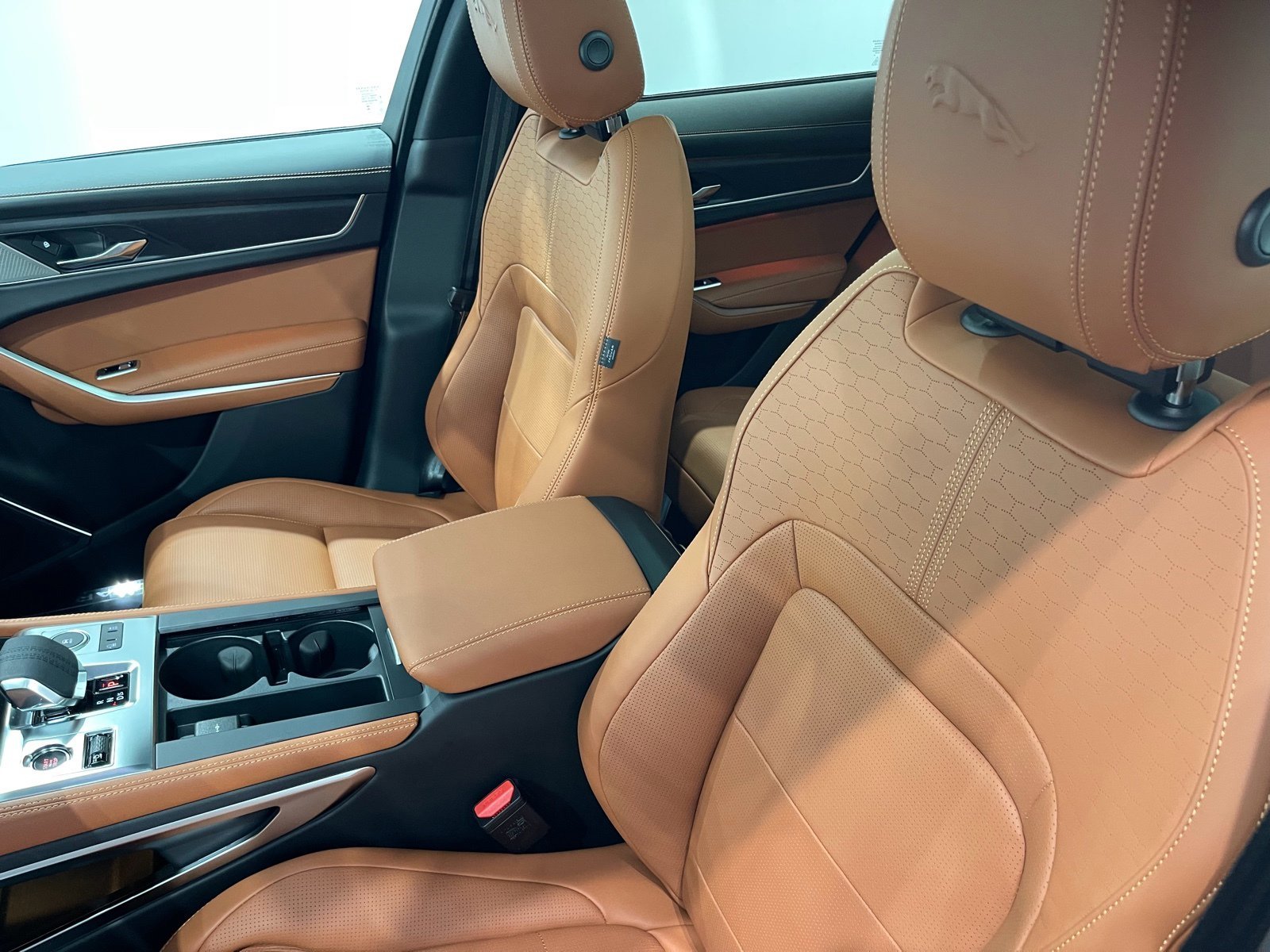 2026 Jaguar F-Pace R-Dynamic S - Photo 8