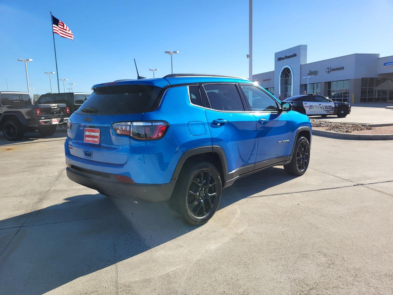 New 2026 Hydro Blue Pearlcoat Jeep Latitude Altitude image 5
