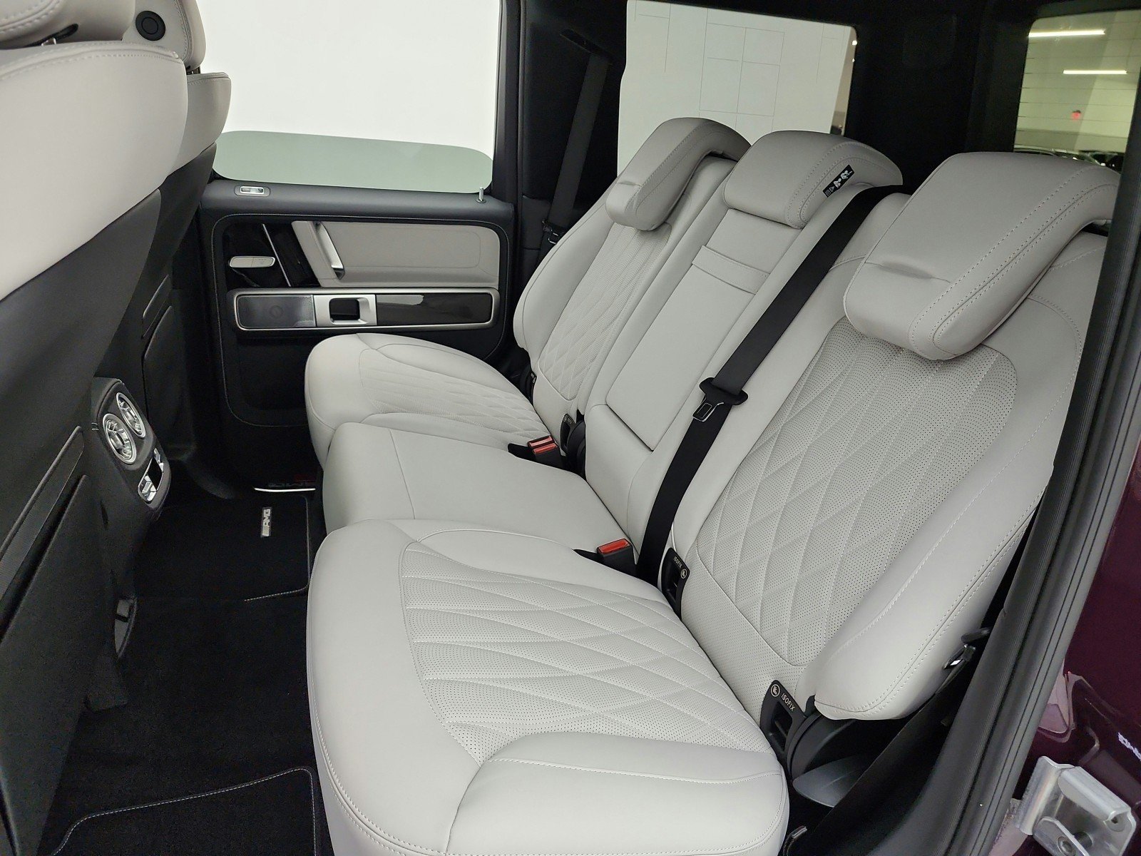 New 2027 MANUFAKTUR customer request glossy paint finish Mercedes-Benz AMG® G 63 SUV image 11