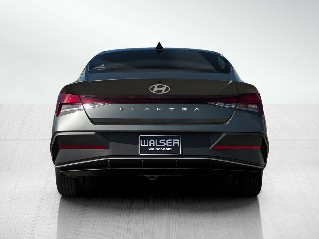 New 2026 Amazon Gray Hyundai SE Sedan FWD image 28