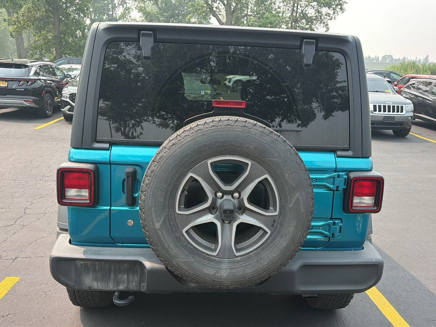 Used 2019 Bikini Pearlcoat Jeep Sport S image 5