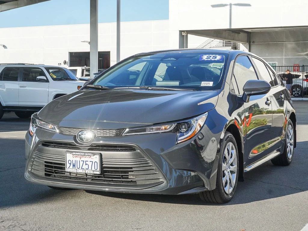 Certified Used 2025  Toyota LE image 3