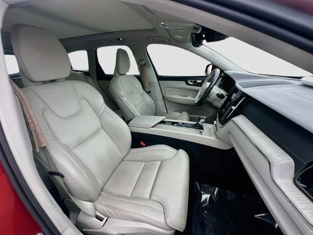 Used 2021  Volvo T6 Inscription image 28