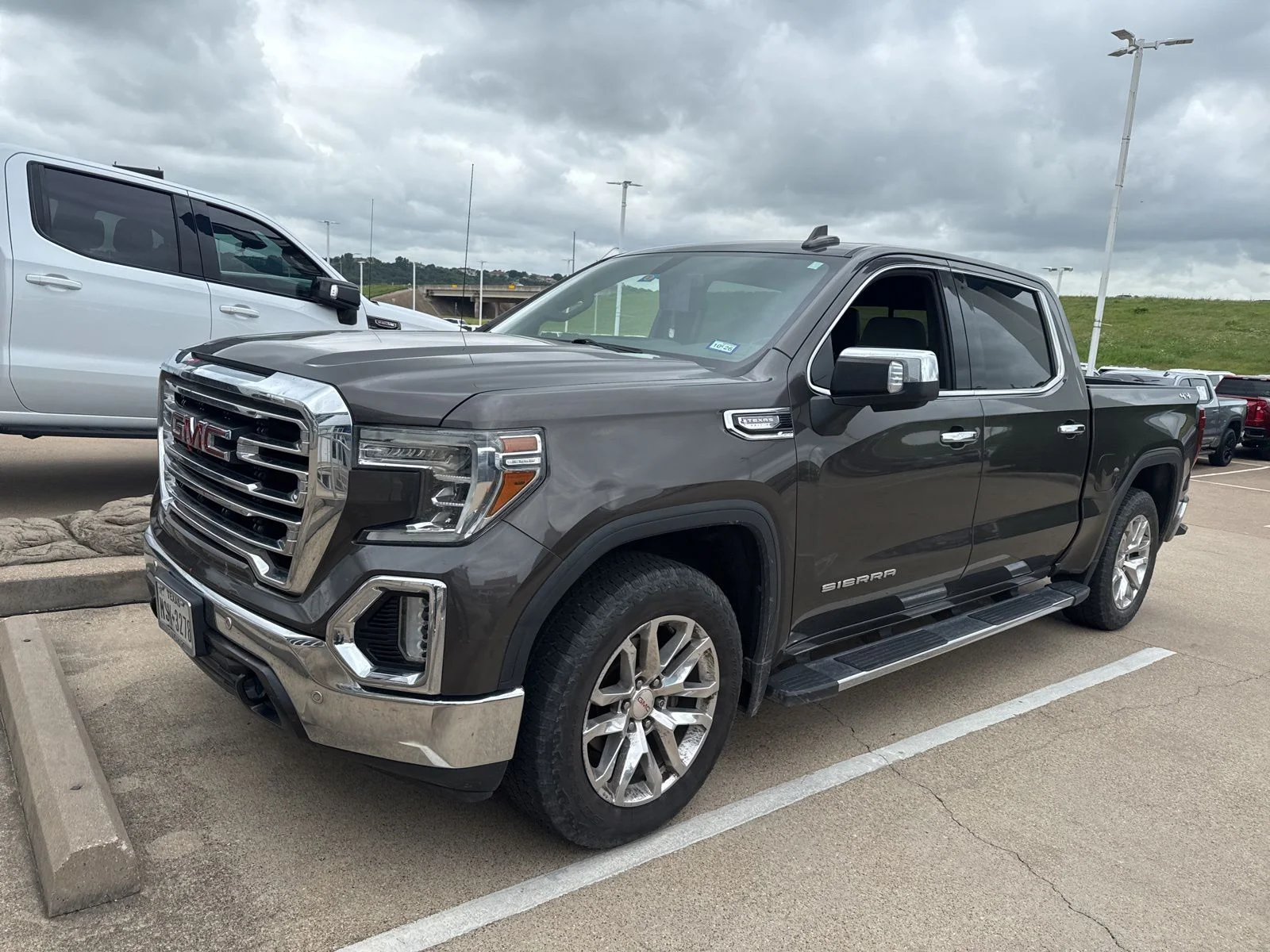 2020 GMC Sierra 4WD Crew Cab Short Box SLT's photo