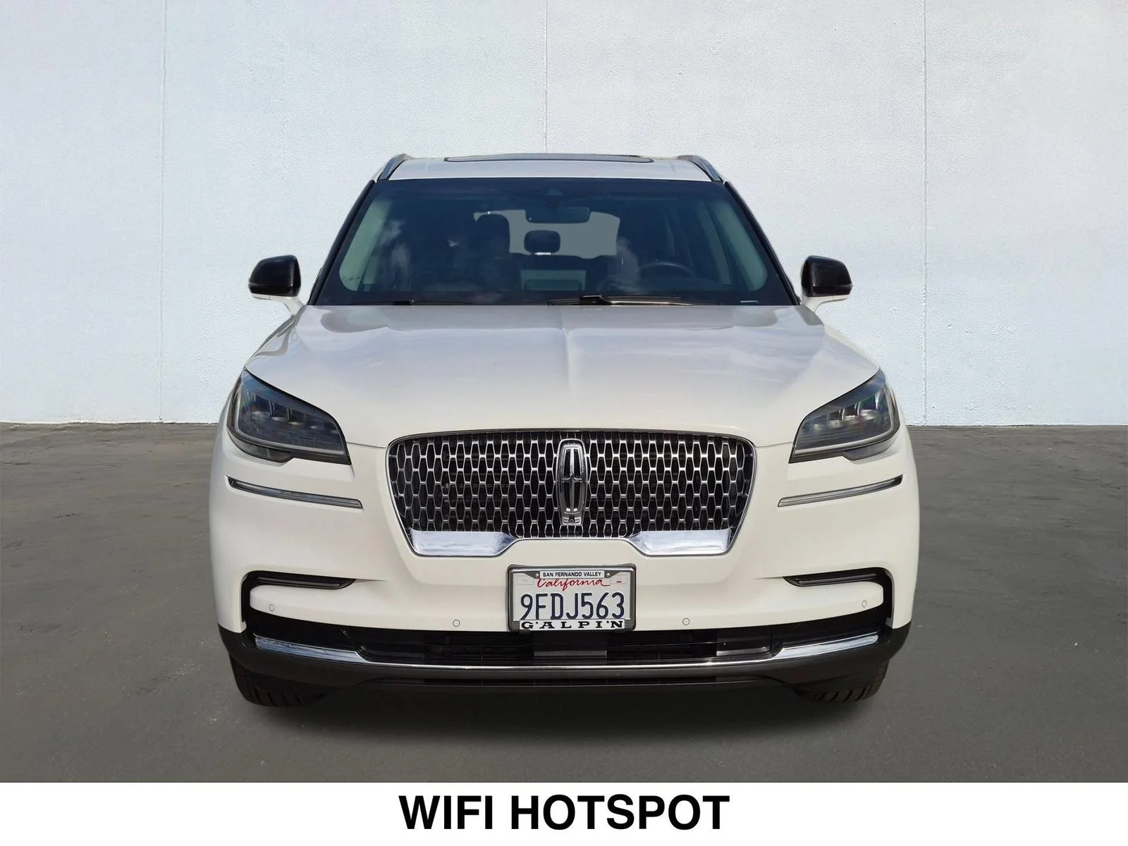 Used 2023 White Lincoln Reserve image 2