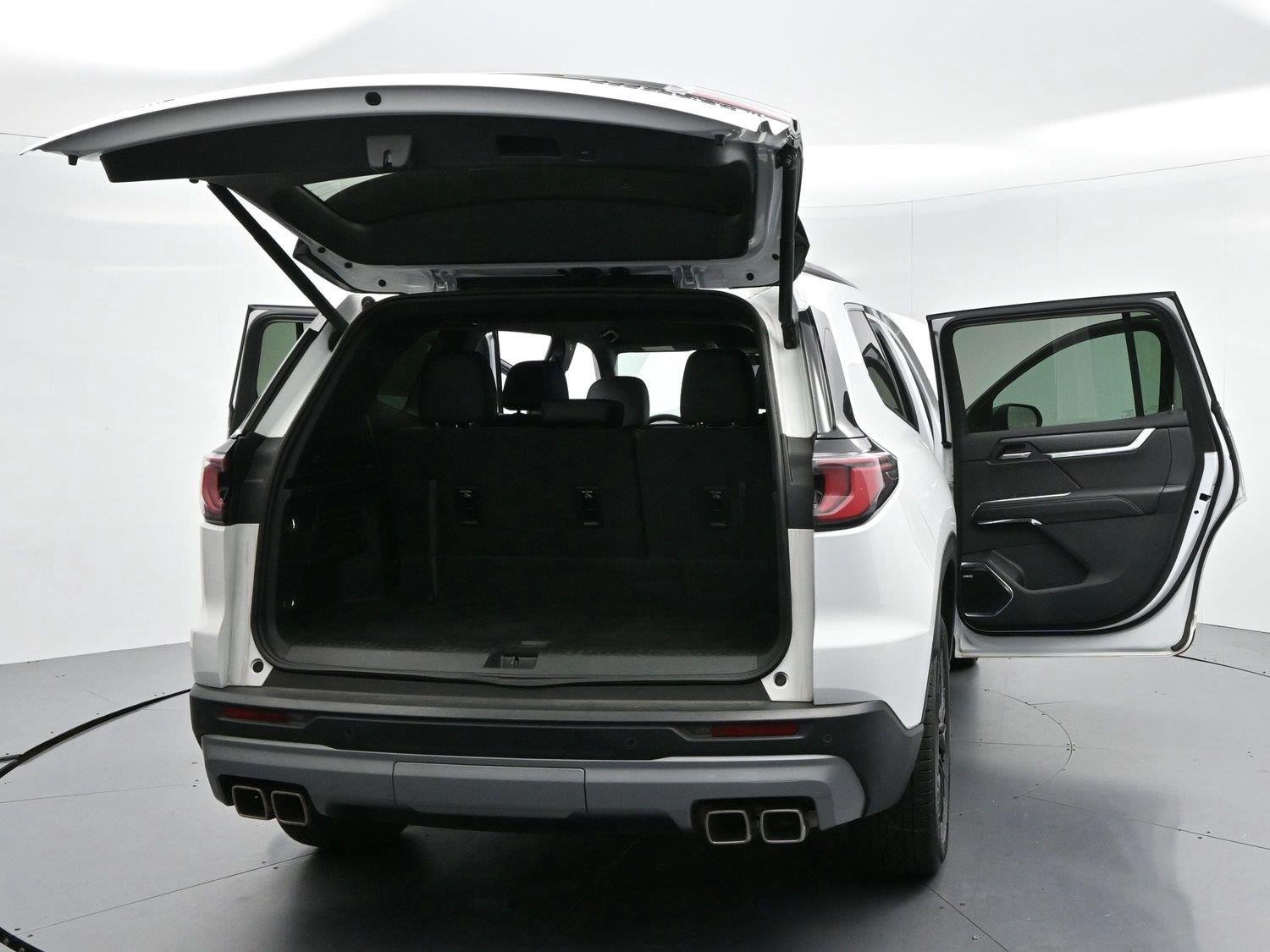 Used 2024 Summit White GMC FWD Elevation image 43