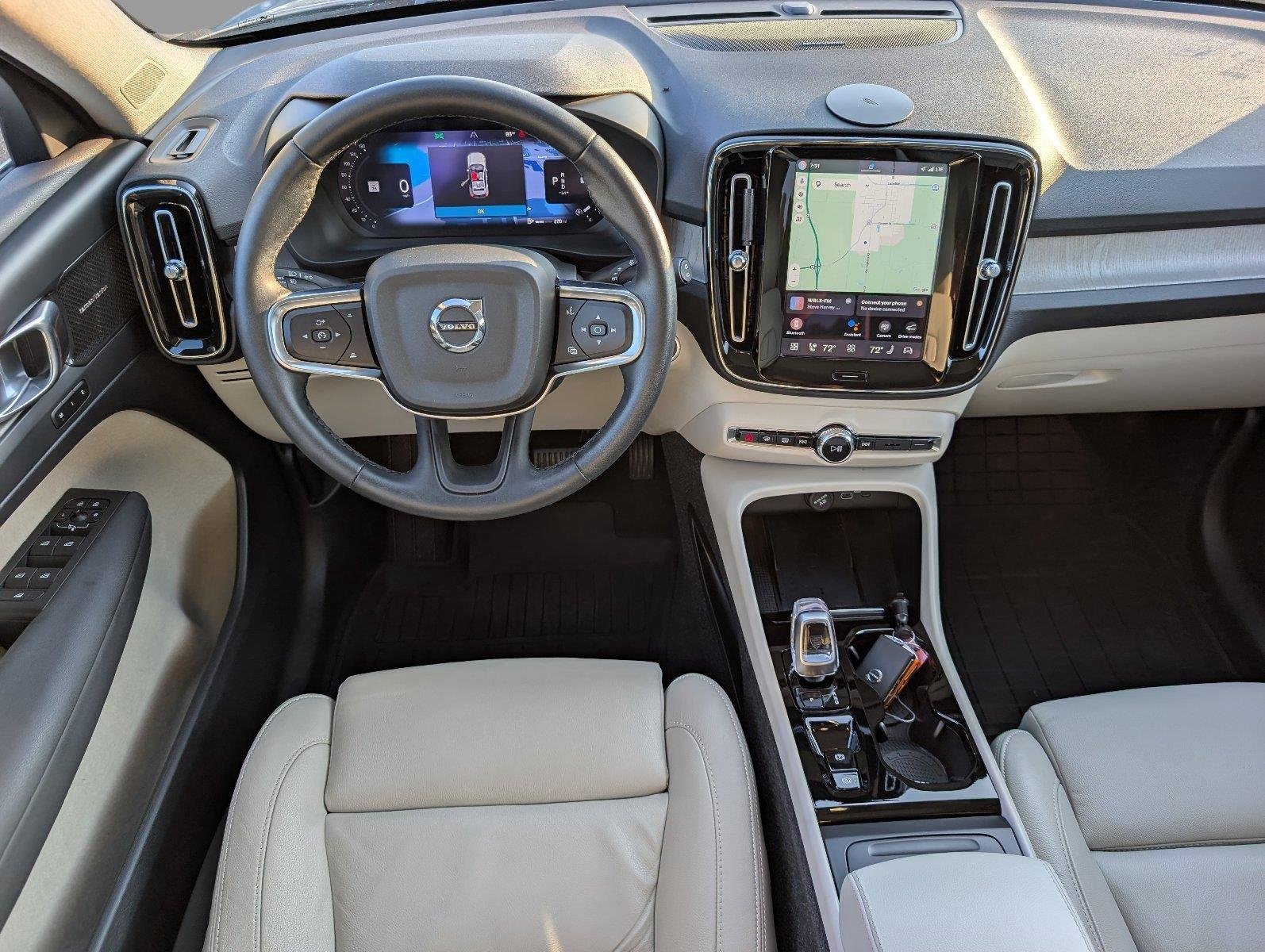 Used 2024 Vapor Grey Metallic Volvo Plus Bright Theme image 31