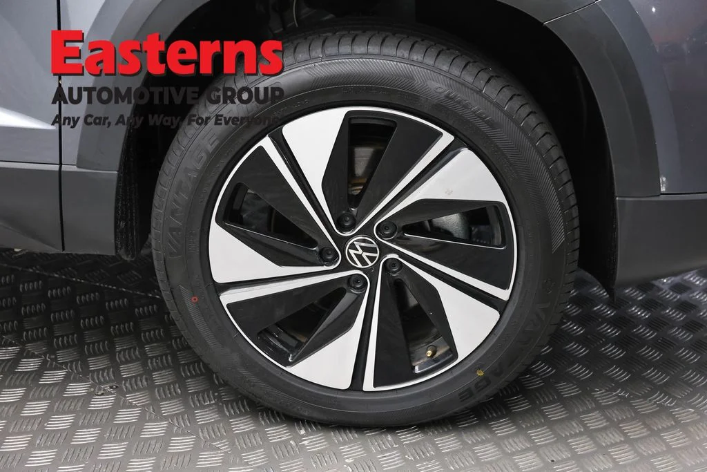 Used 2025 Gray Volkswagen 1.5T SE image 30