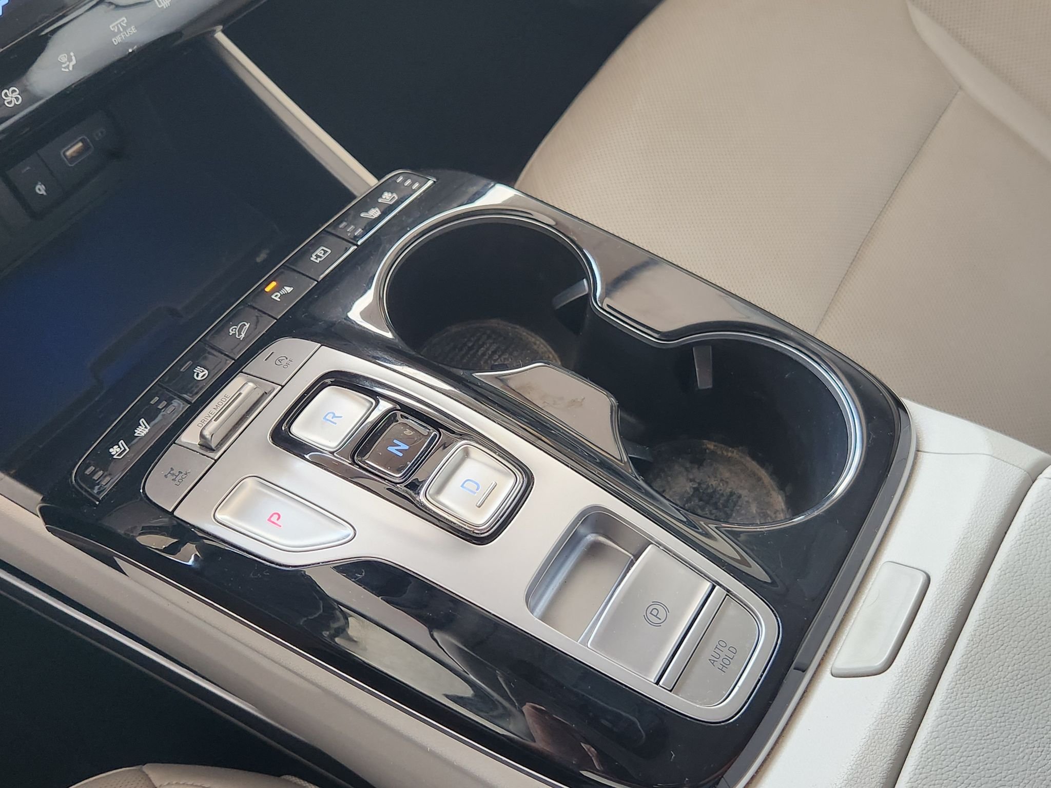Used 2023 Calypso Red Hyundai Limited image 18