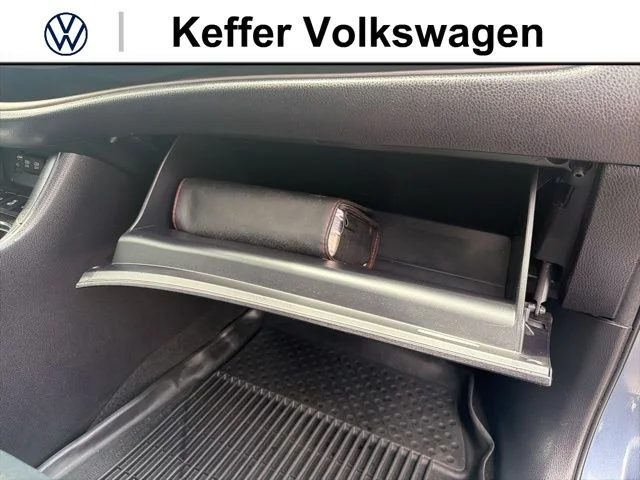 Used 2018 Blue Toyota XLE image 39