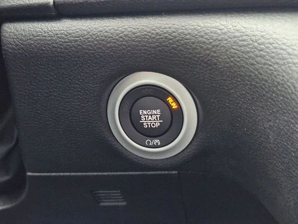 2026 Chrysler Pacifica Select - Photo 17